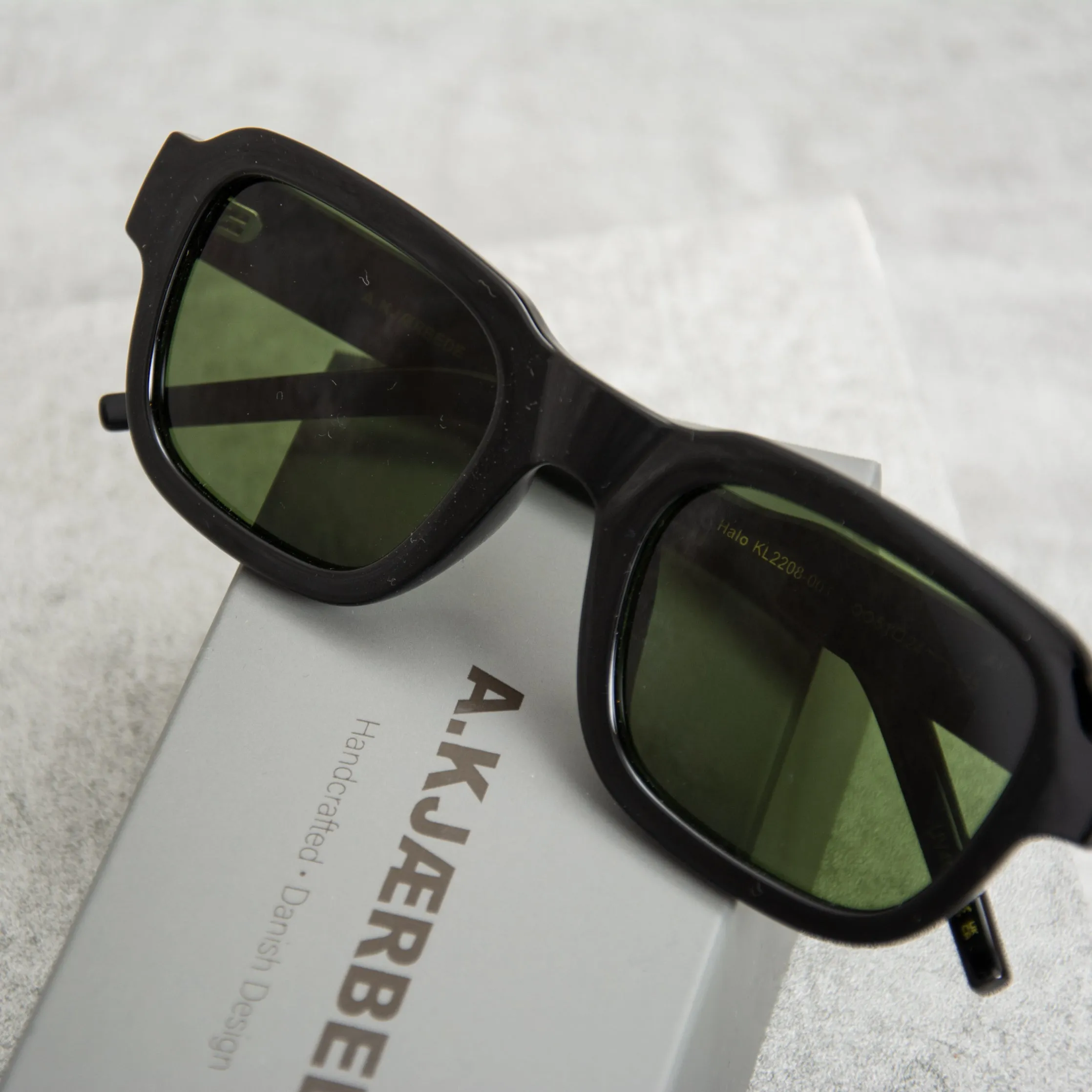 A Kjaerbede Halo KL2208-001 Sunglasses - Black