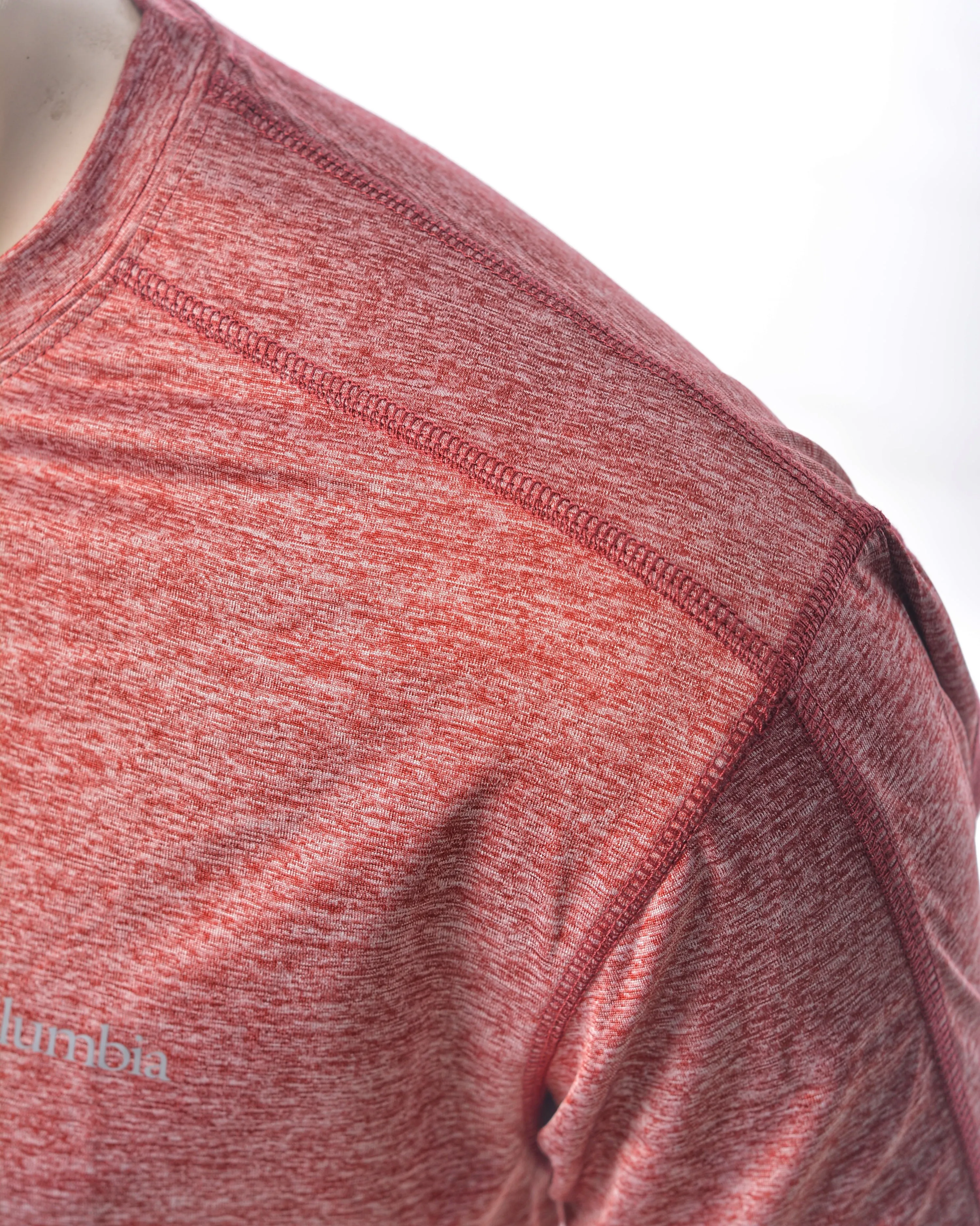 COLUMBIA° TECHNICAL TEE Omni-Wick™ UPF 15 - Maroon