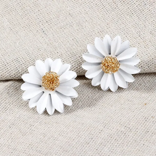 New Cute Small Daisy Flowers Stud Earrings For Women Korean Sweet crystal Flower Earring Girls Fashion Elegant Jewelry