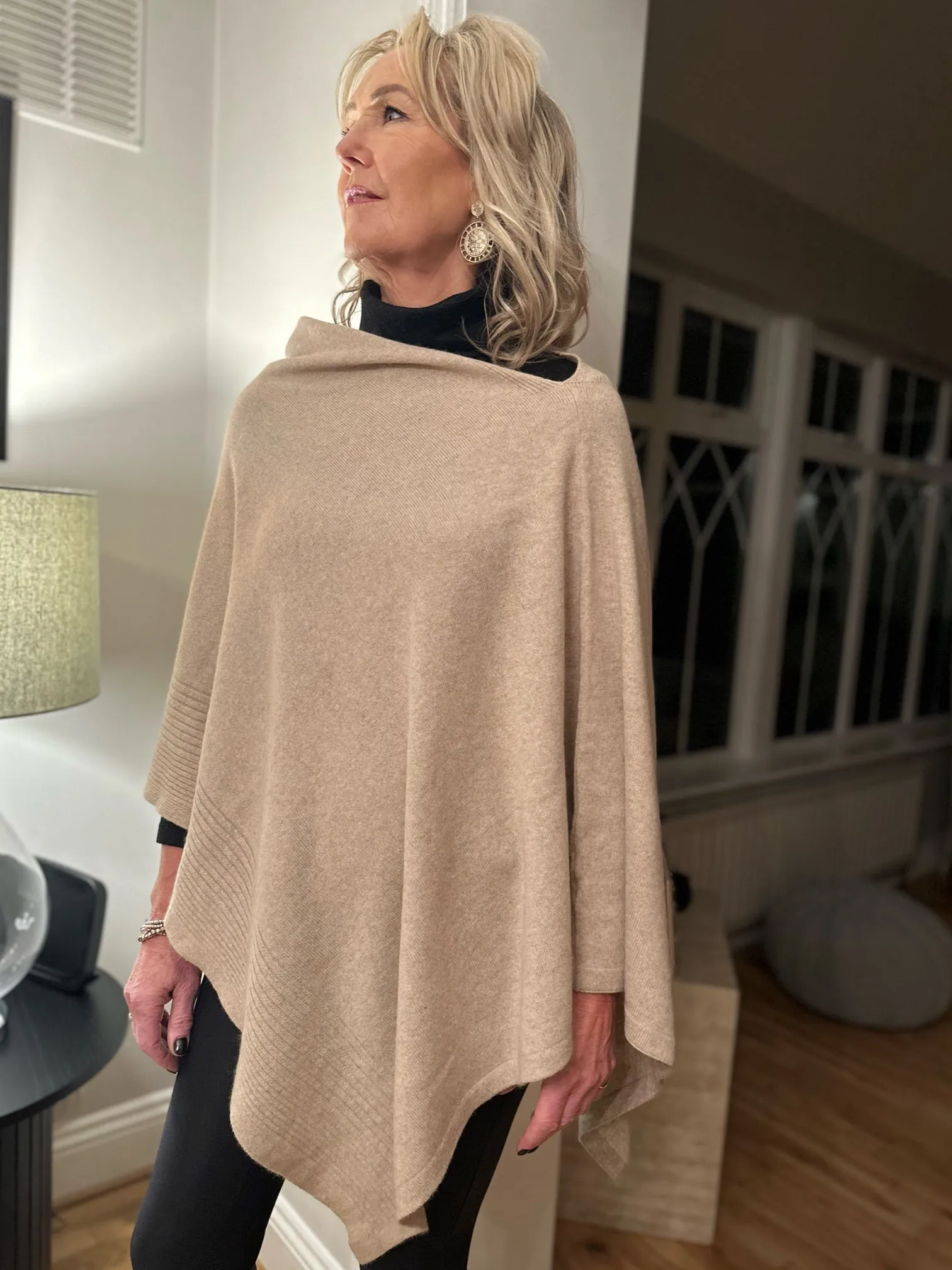 ‘PONCHO’ CASHMERE FAWN