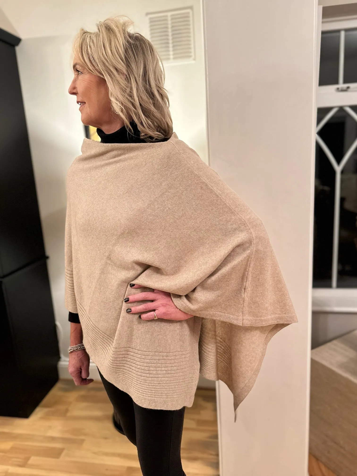 ‘PONCHO’ CASHMERE FAWN