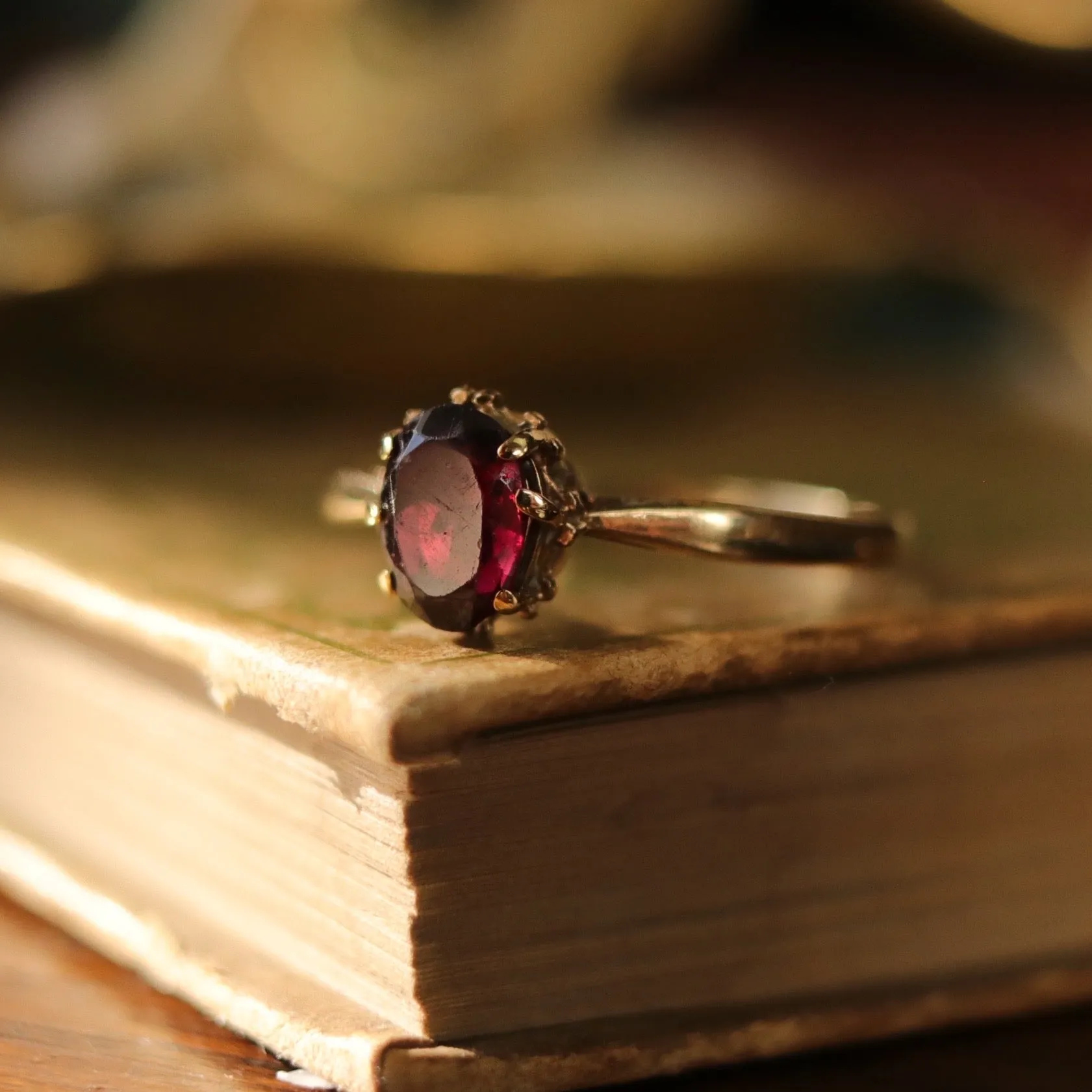 Vintage | Ebba Garnet Ring