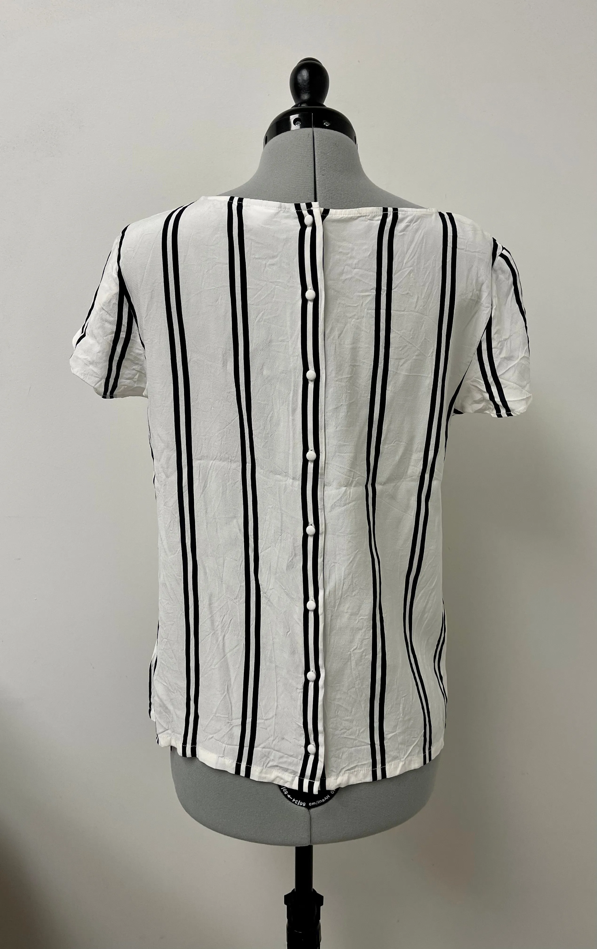 Women’s Gap Short Sleeve Top, Medium